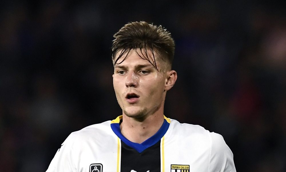 Parma, Benedyczak al bivio! L’attaccante è rientrato dall’infortunio, ma la permanenza dipenderà dalle valutazioni di Cuesta