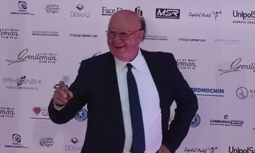 Boldi, 80 anni da super tifoso del Milan: «Tifo rossonero da quando ho iniziato a fare questo lavoro con Jannaci: lui e gli altri parlavano di calcio, io solo di Milan»