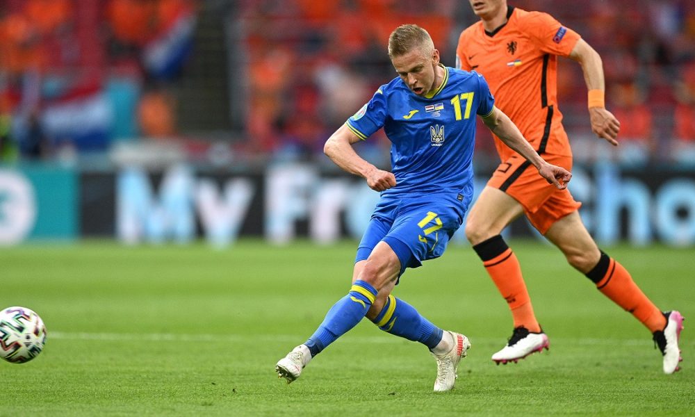 Infortunio Zinchenko, stagione finita per il terzino dell’Ajax! Grave problema al ginocchio, dovrà operarsi. Il comunicato ufficiale e le sue condizioni