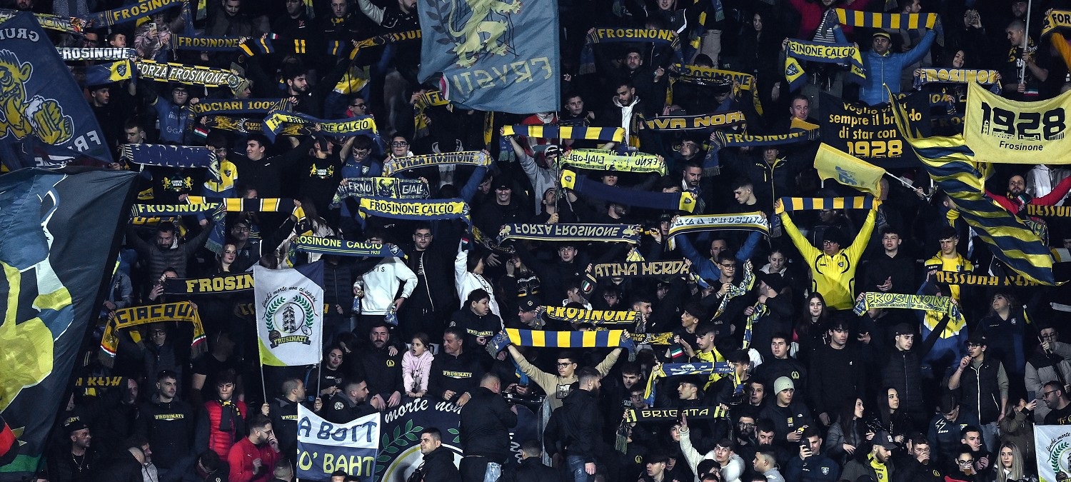 Frosinone Salernitana 3 0: i gialloblu festeggiano, i campani retrocedono