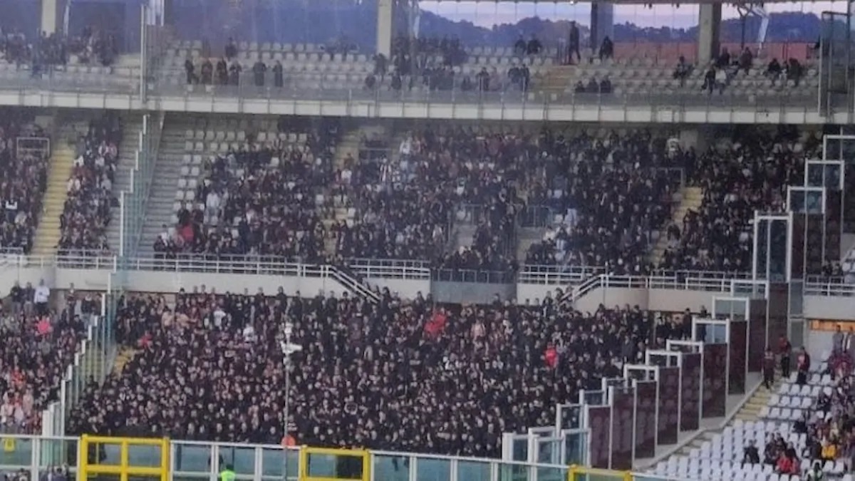 Milan, prosegue la protesta dei tifosi: niente cori e striscioni con il Torino