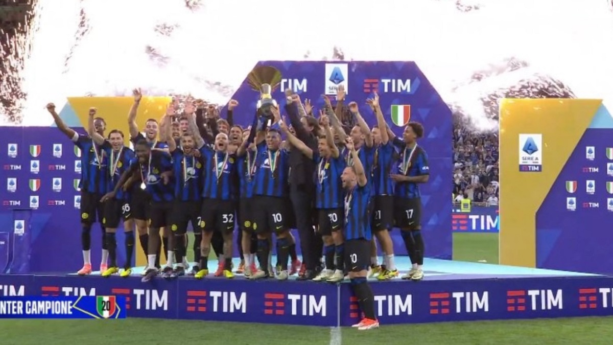 Ultime Notizie Serie A: Inter Lazio, le parole dei tecnici e le immagini della premiazione nerazzurra