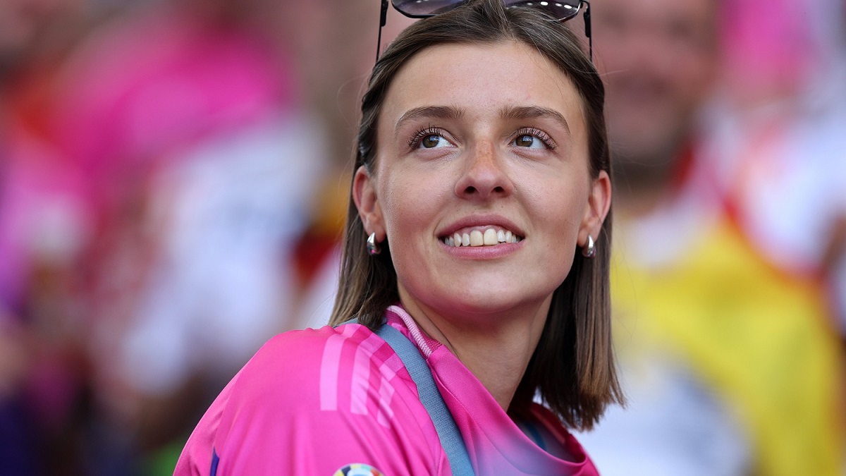 Germania, boom di vendite per la maglia rosa: la risposta della maggioranza silenziosa contro la crescita dell'estrema destra 36 germania maglia rosa