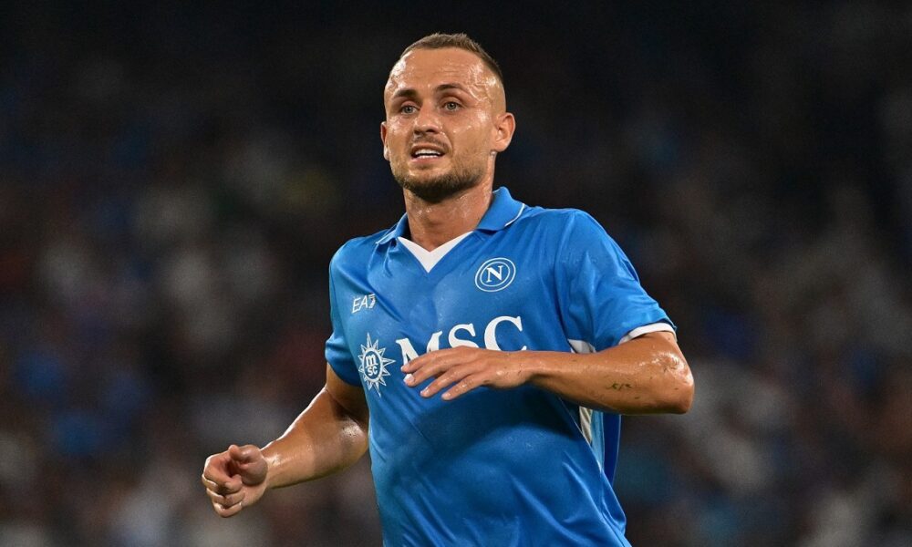 Napoli, Lobotka esce allo scoperto: «Conte è un allenatore straordinario e un vincente. Credevo di non poter fare certe cose ma con lui ho capito questa cosa»