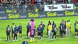 Pully la mascotte che soffre per il Cagliari e trascina la squadra