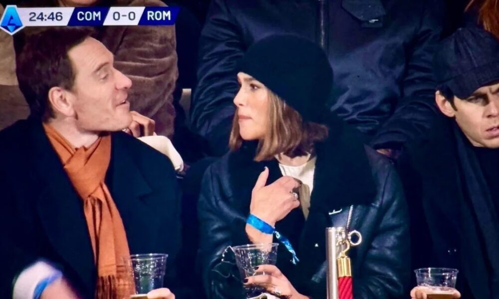 Il Como batte la Roma, in tribuna festeggiano: Adrien Brody Michael Fassbender e Keira Knightley – VIDEO