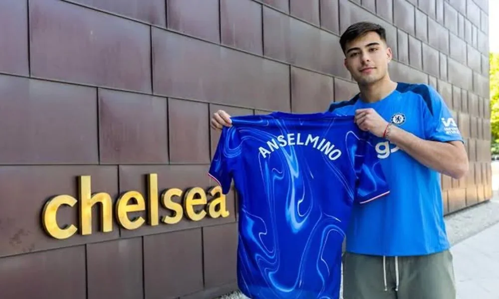 Calciomercato Lazio, spunta Anselmino dal Chelsea per la difesa: si studia la formula