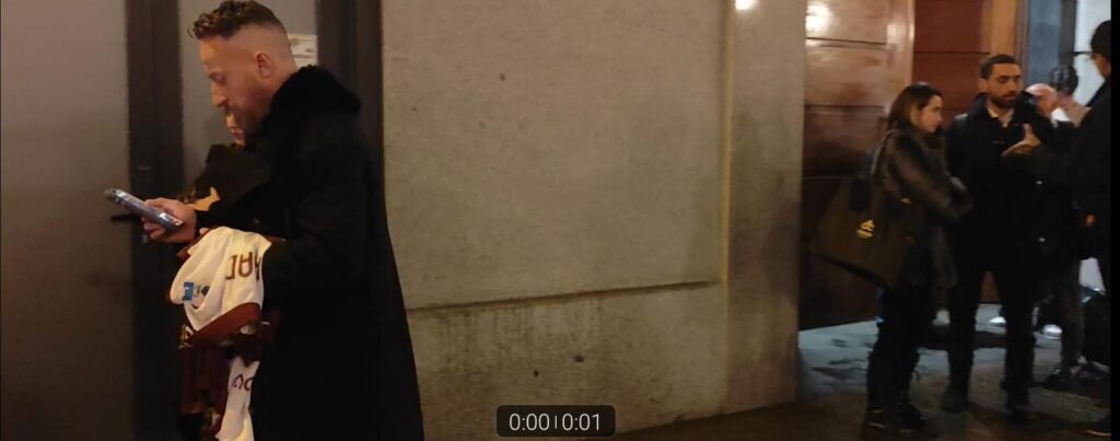 Casadei Torino, il giocatore ha firmato: presente anche il manager Facchinetti, cos’è successo - FOTO 32 Cesare Casadei a destra e Francesco Facchinetti a sinistra a Torino