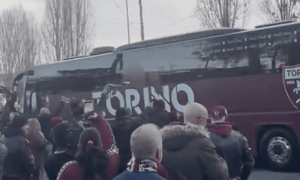 Toro Juve: l’arrivo del pullman granata allo stadio Olimpico Grande Torino – VIDEO