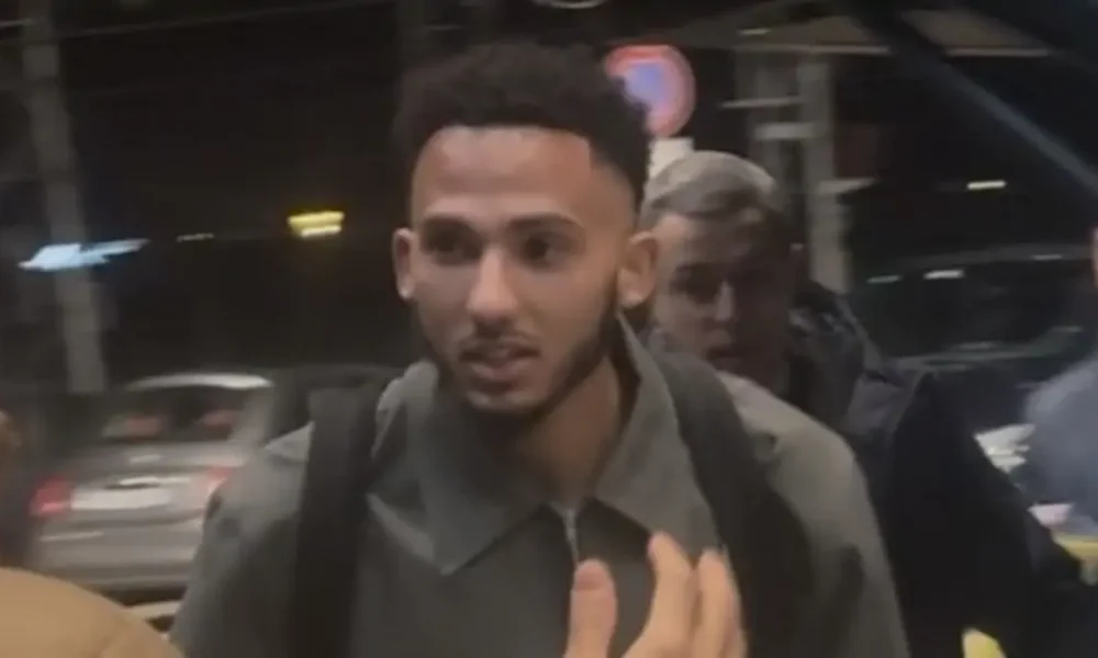 Kelly Juventus: il difensore è arrivato a Torino! Inizia la sua avventura con i bianconeri, visite mediche in corso – VIDEO