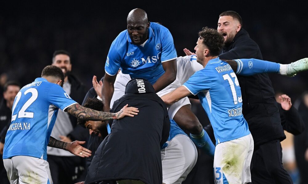 Serie A, lotta scudetto: cosa succede in caso di arrivo a pari punti tra Inter e Napoli? Ecco cosa dice il regolamento
