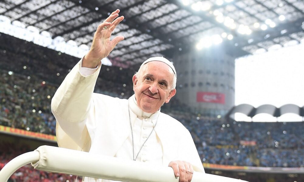 Morte Papa Francesco, la decisione UFFICIALE della UEFA dopo la sua scomparsa lunedì scorso