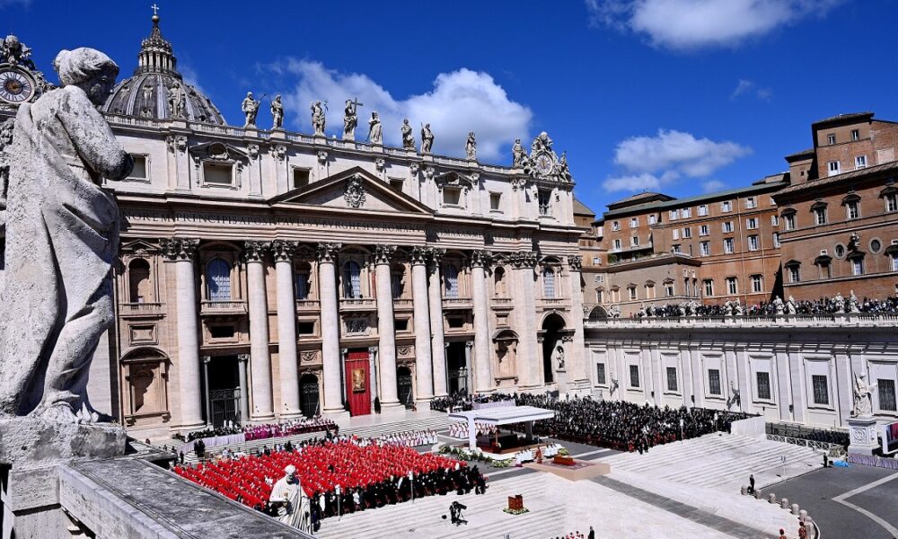 Conclave, arrivata la fumata bianca: eletto il nuovo Papa!