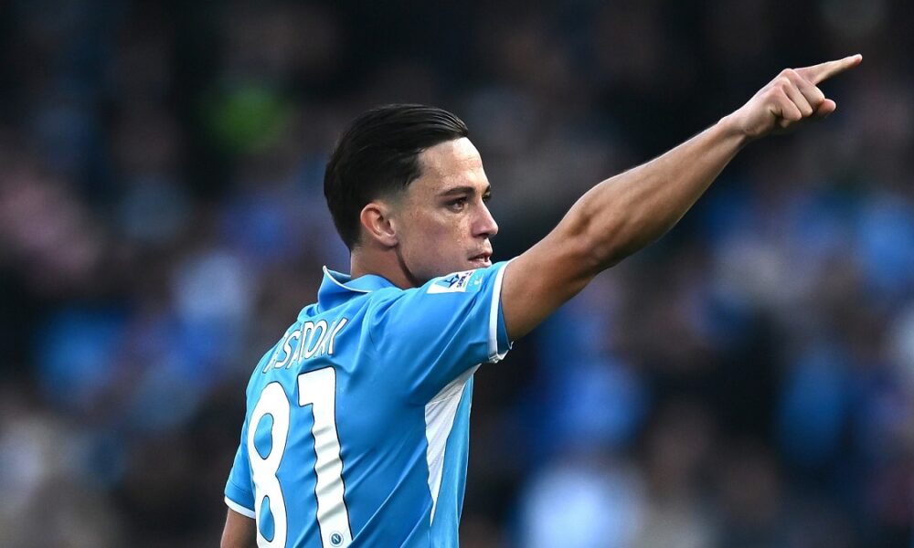 Raspadori Atlético Madrid, ci siamo: accordo a un passo con il Napoli. I dettagli. Secondo Marca, la trattativa per la cessione dell’attaccante è in dirittura d’arrivo. Il giocatore ha già comunicato l’addio ai compagni