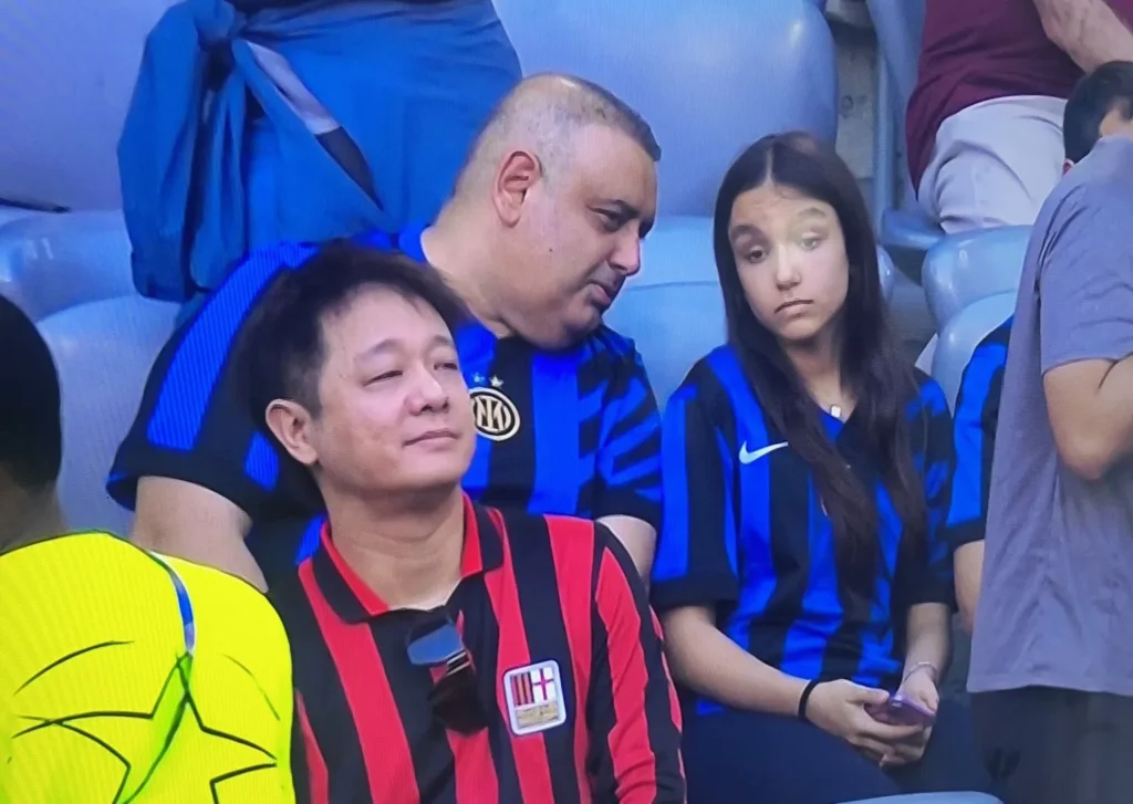 PSG Inter, nella finale di Champions League c'è anche un po' di rossonero: spunta una maglia del Milan – FOTO 32 WhatsApp Image 2025 05 31 at 20.46.52