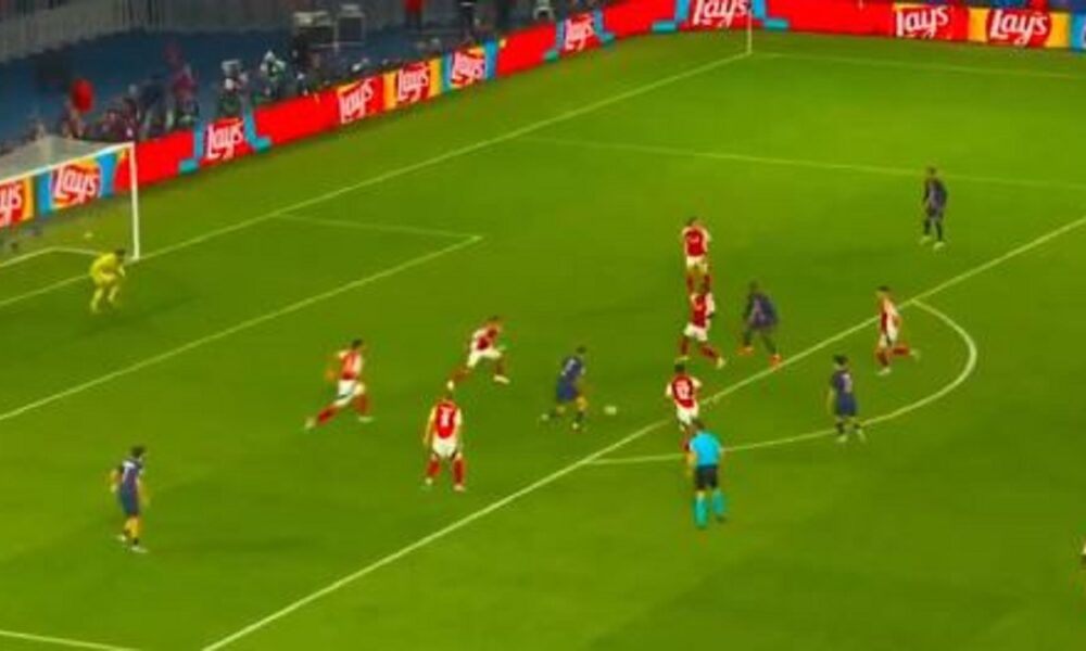 PSG Arsenal, tutto in pochi minuti: Vitinha sbaglia un rigore, segna Hakimi e poi Saka – VIDEO