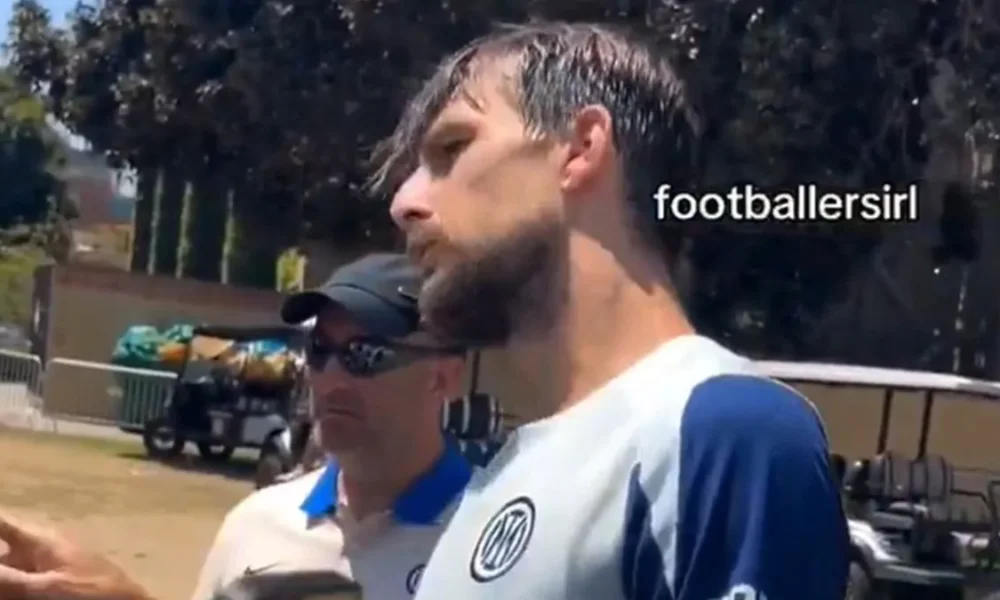 Acerbi contro un tifoso PSG: «Non mi piace essere preso per il culo, ti sfondo di botte» – VIDEO