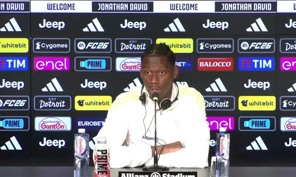 Juventus, parla David: «Possiamo competere in qualsiasi competizione. Giocare con Vlahovic? Spetta all’allenatore decidere ma…»