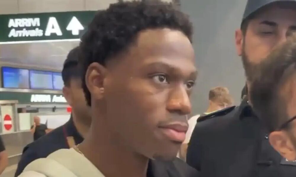 Calciomercato Juve, Jonathan David è arrivato a Malpensa: ora le visite mediche – VIDEO