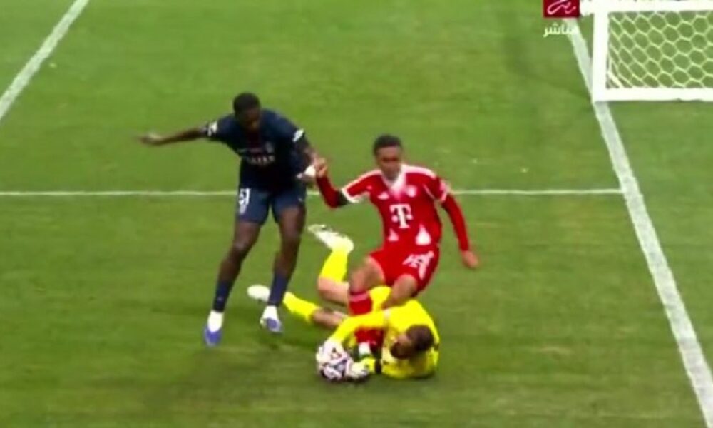 Paura per Musiala: brutto infortunio alla caviglia dopo uno scontro con Donnarumma – VIDEO