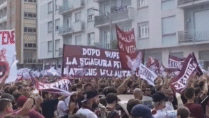 Corteo tifosi Torino contro Urbano Cairo
