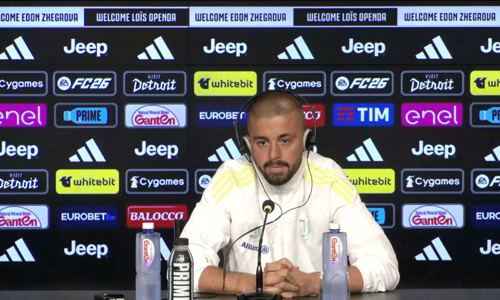 Conferenza stampa Zhegrova: «Felice di essere alla Juve, con l’Inter non ci sarò».  Openda: «La mia posizione è il numero 9. Uno dei miei idoli…»