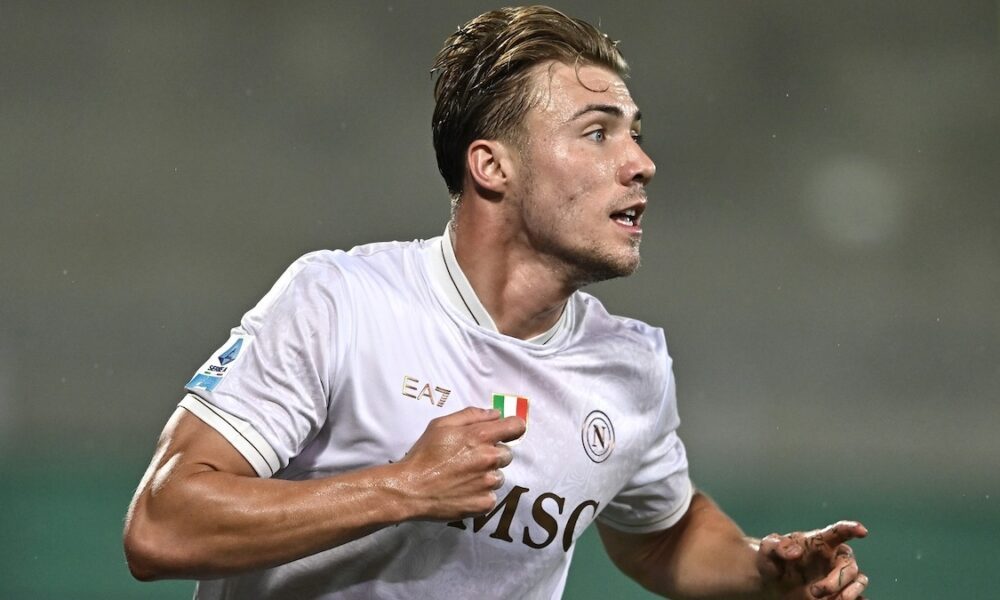 Napoli, Hojlund alza bandiera bianca: non ci sarà contro il Milan! Il motivo dell’assenza