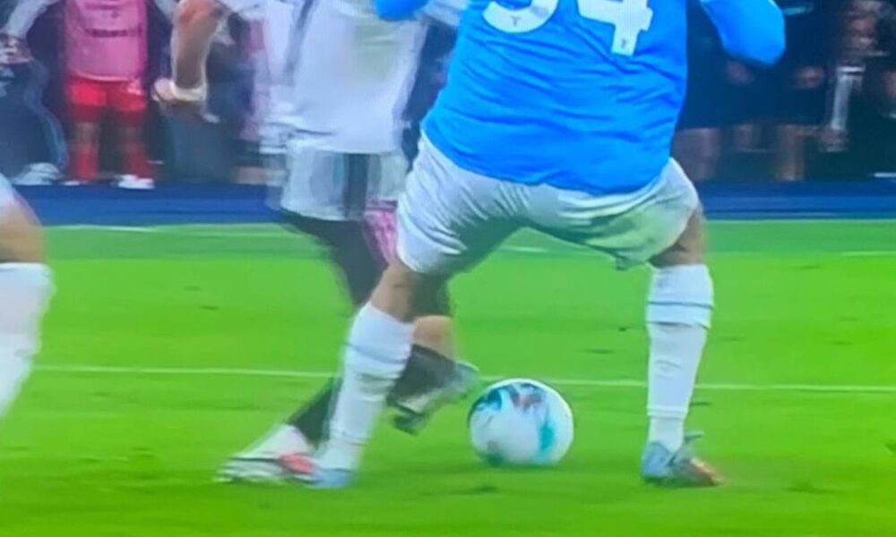 Conceicao Gila, il contatto in area di rigore della Lazio fa discutere. Era rigore per la Juventus? Marelli non ha dubbi. Ecco le sue parole