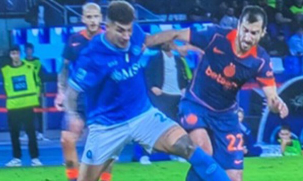 Moviola Napoli Inter, è già polemica per il rigore che ha sbloccato il match! Marelli sicuro: «Ribadisco che non c’è, andava tolto: ecco perché»