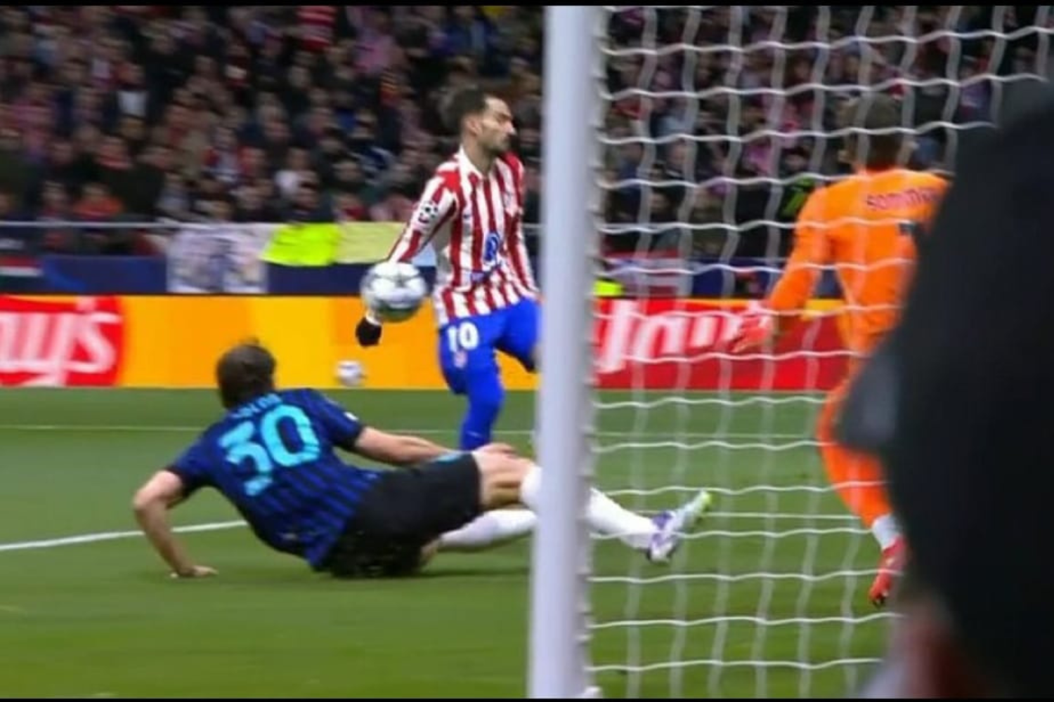 Atletico Madrid Inter, dubbi sul vantaggio dei Colchoneros: ecco cosa è successo e perché i nerazzurri hanno protestato