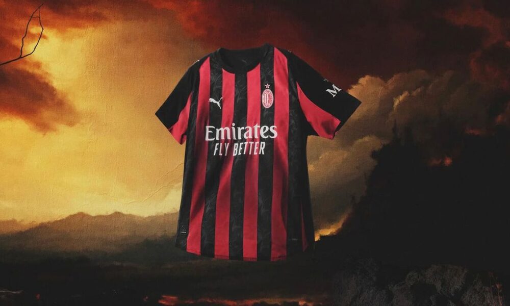 Milan, spunta l’indiscrezione per la nuova maglia della stagione 2026/2027: ritorno alla tradizione rossonera! Strisce classiche e dettagli bianchi, le ultimissime