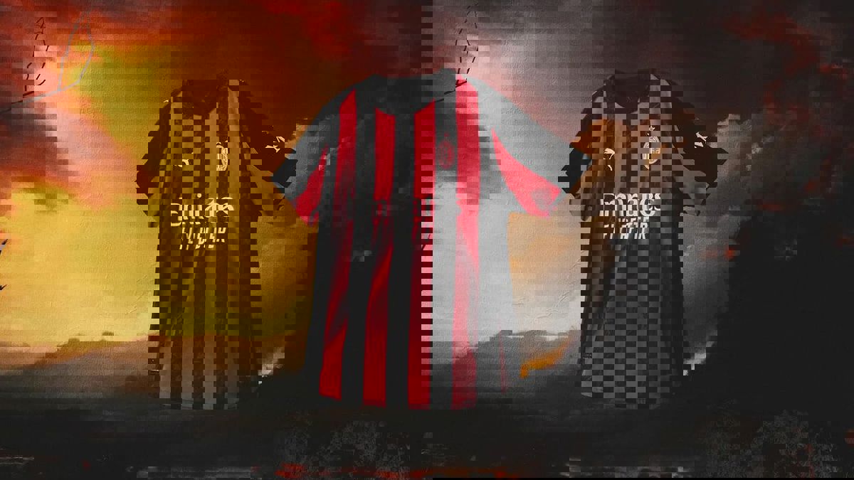Milan, spunta l’indiscrezione per la nuova maglia della stagione 2026/2027: ritorno alla tradizione rossonera! Strisce classiche e dettagli bianchi, le ultimissime