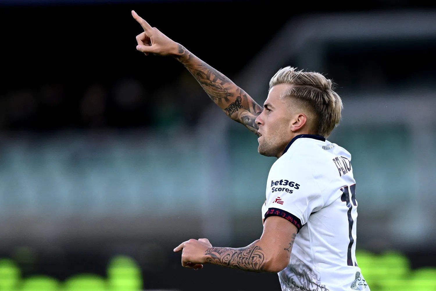 Cagliari, infortunio per Felici: problema al ginocchio, le ultime sulle sue condizioni Cagliari, infortunio per Felici: problema al ginocchio, le ultime sulle sue condizioni