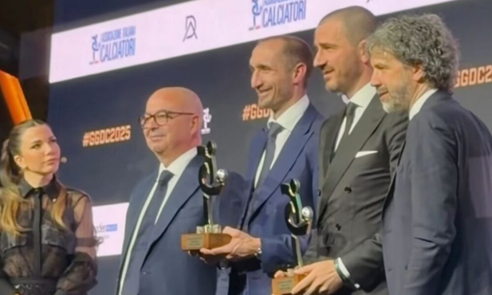 Gran Galà del Calcio 2025, Bonucci e Chiellini premiati come Legend: una reunion dal sapore di Juventus per due icone bianconere – FOTO