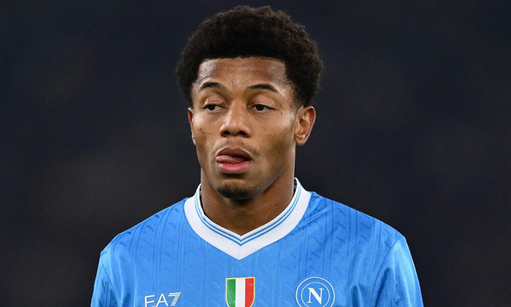 Infortunio Neres, l’attaccante del Napoli si è operato a Londra: «È andato tutto bene!». L’annuncio social e le condizioni del brasiliano – FOTO