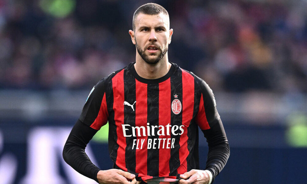 Calciomercato Milan, Pavlovic cardine dei rossoneri del futuro: c’è un retroscena decisivo, Allegri pone il veto e un top club…