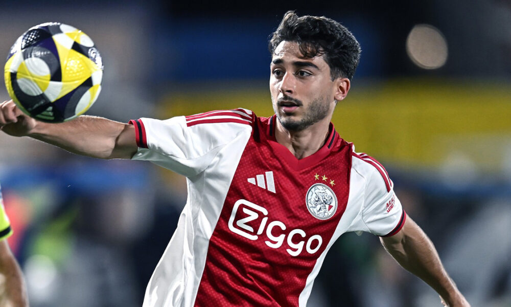 L’Ajax parla spagnolo: la strategia del club olandese sul mercato è ormai chiara! Che nomi sul taccuino del direttore Cruijff!