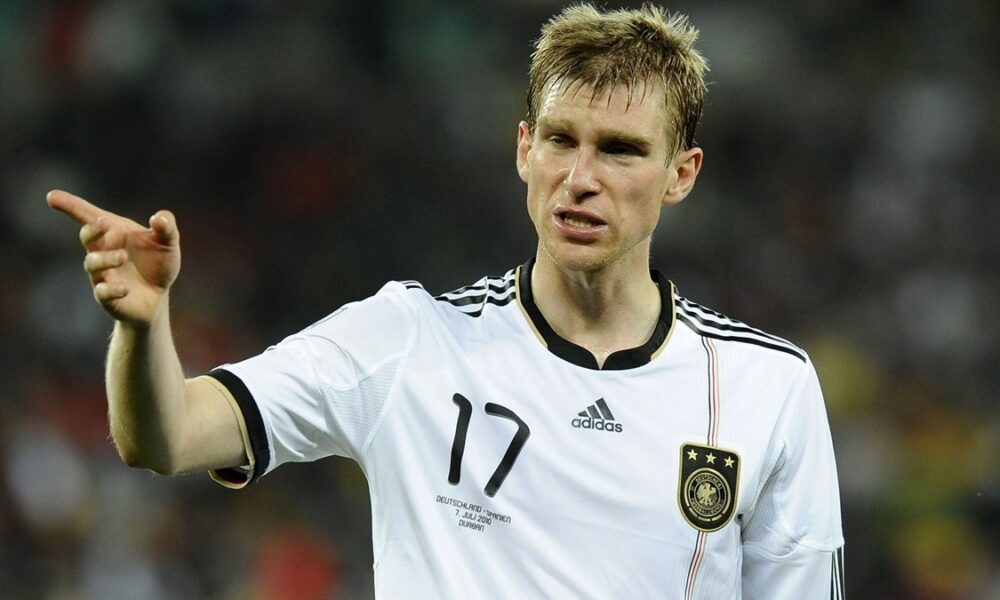 Mertesacker lascia l’Arsenal! Decisione ufficiale, quale ruolo occupava il tedesco e i motivi della separazione