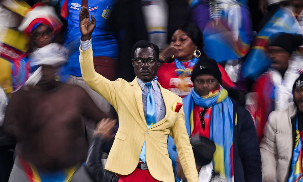 Coppa d’Africa, oltre il pregiudizio: la lezione del “tifoso statua” che onora Lumumba