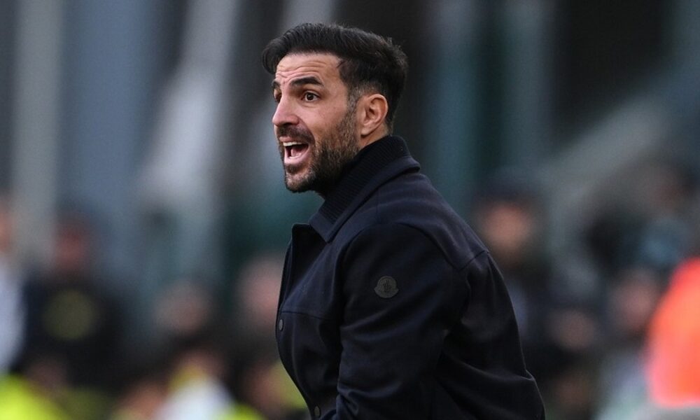 Conferenza stampa Fabregas pre Genoa Como: «Douvikas sta bene, De Rossi sta facendo un grandissimo lavoro! Dopo il KO con l’Inter ho dormito sereno»