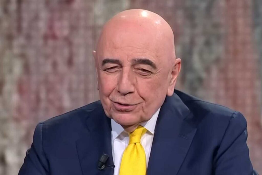 Allegri non ne può più, urla al telefono: "Dobbiamo venderlo" 32 Adriano Galliani sorride durante un'intervista