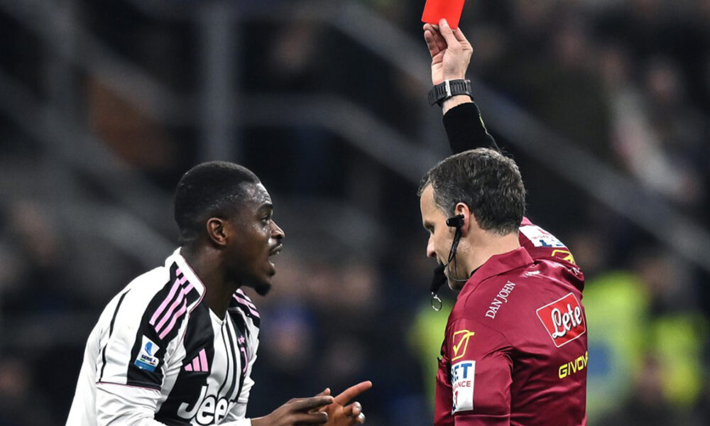 Kalulu torna sull’espulsione di Inter Juve: «In tanti hanno parlato ma alla fine la squalifica è rimasta. Meglio lasciarmi tutto alle spalle»