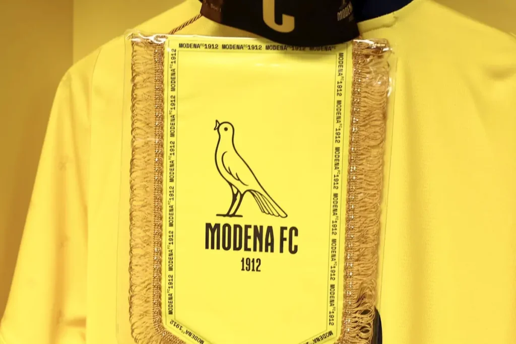 Boom Anelka, torna in Italia, ma non è come pensi: lo aspettano in questa città 27 Stemma Modena