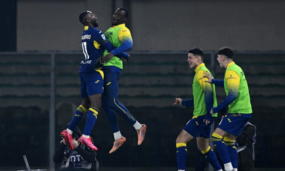 Infortunati Verona: si fermano Bella-Kotchap e Tobias Slotsager. Le loro condizioni ufficiali e quanto rimarranno ai box
