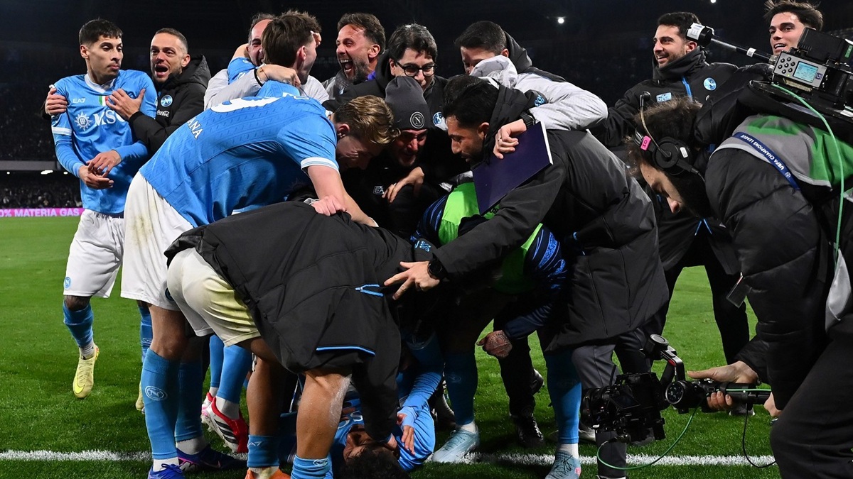 Moviola Napoli Roma: Colombo non ha dubbi sul rigore. Gli episodi del match del Maradona Moviola Napoli Roma: Colombo non ha dubbi sul rigore. Gli episodi del match del Maradona