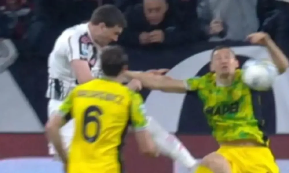 Rigore Juventus Sassuolo, l’analisi a Open Var: «Decisione corretta, il tocco di braccio di Idzes c’è». Le parole sull’episodio