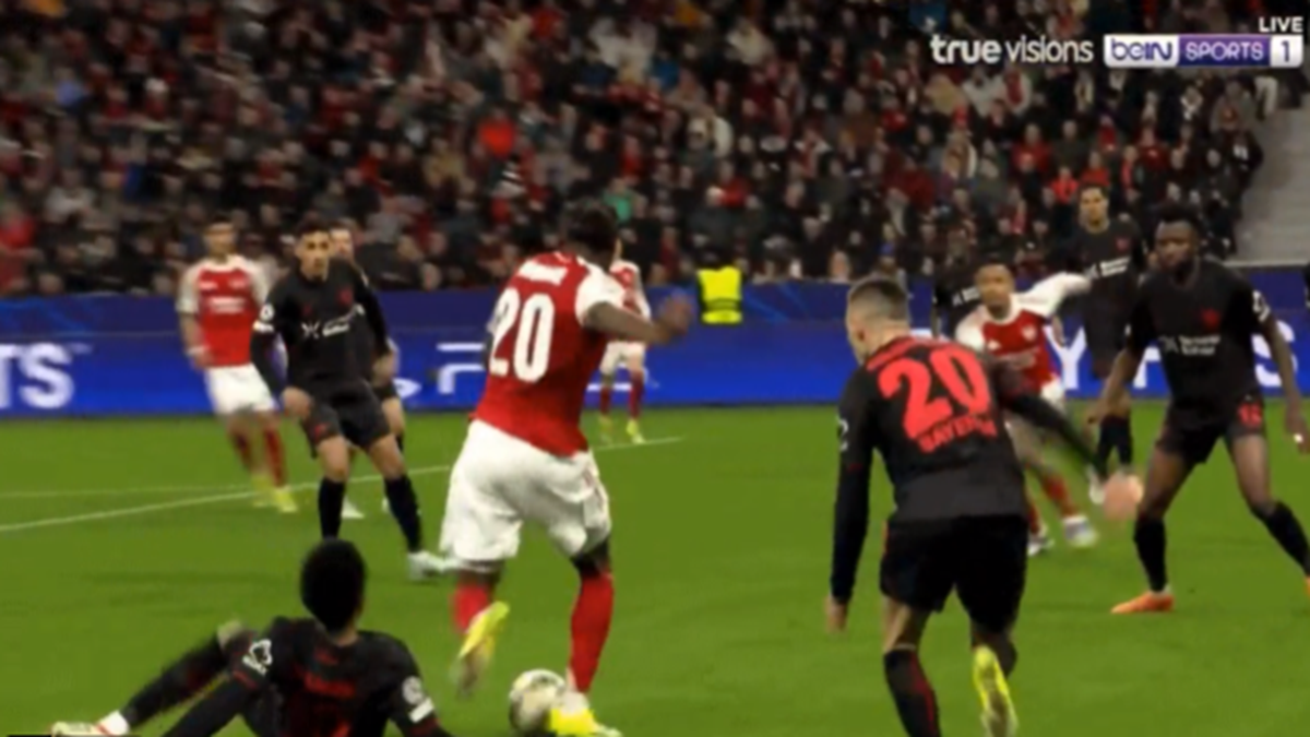 Arsenal Bayer Leverkusen, clamoroso rigore concesso al 90’ ai Gunners che fa infuriare i tutti: cos’e successo – VIDEO