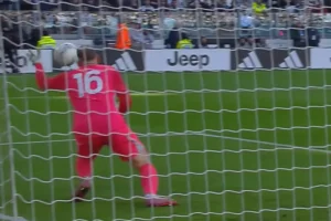 La papera di Di Gregorio contro il Como