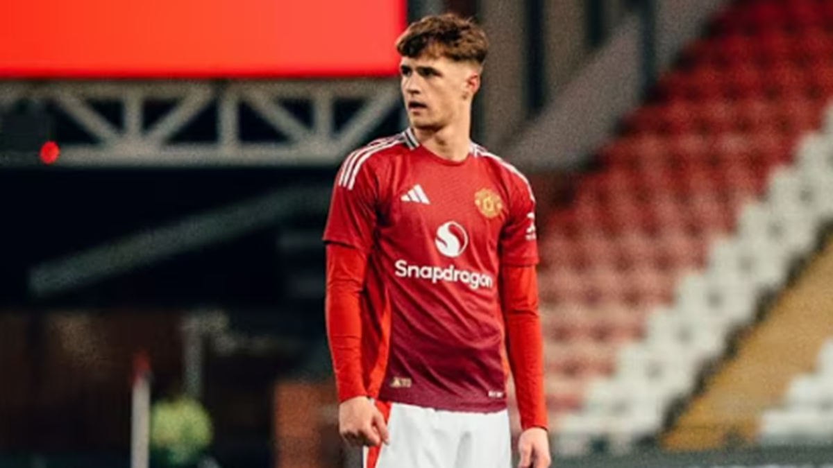Manchester United, 6 giornate di squalifica a Jack Fletcher per insulti omofobi. La decisione ufficiale dopo quanto successo Manchester United, 6 giornate di squalifica a Jack Fletcher per insulti omofobi. La decisione ufficiale dopo quanto successo