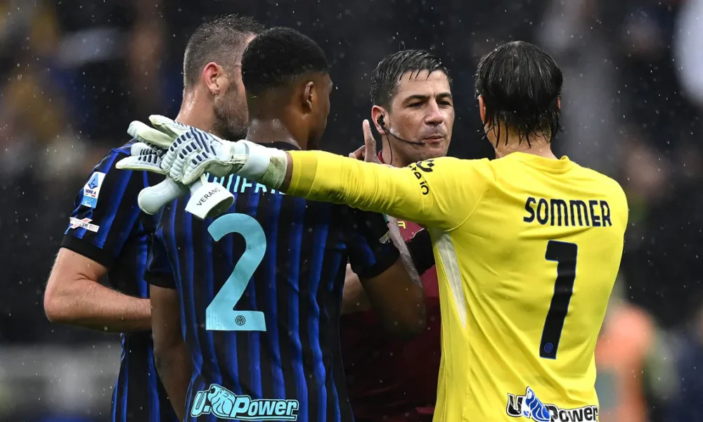 Inter Atalanta, esplode la rabbia nerazzurra: scatta il silenzio stampa! Nel mirino l’arbitraggio di Manganiello
